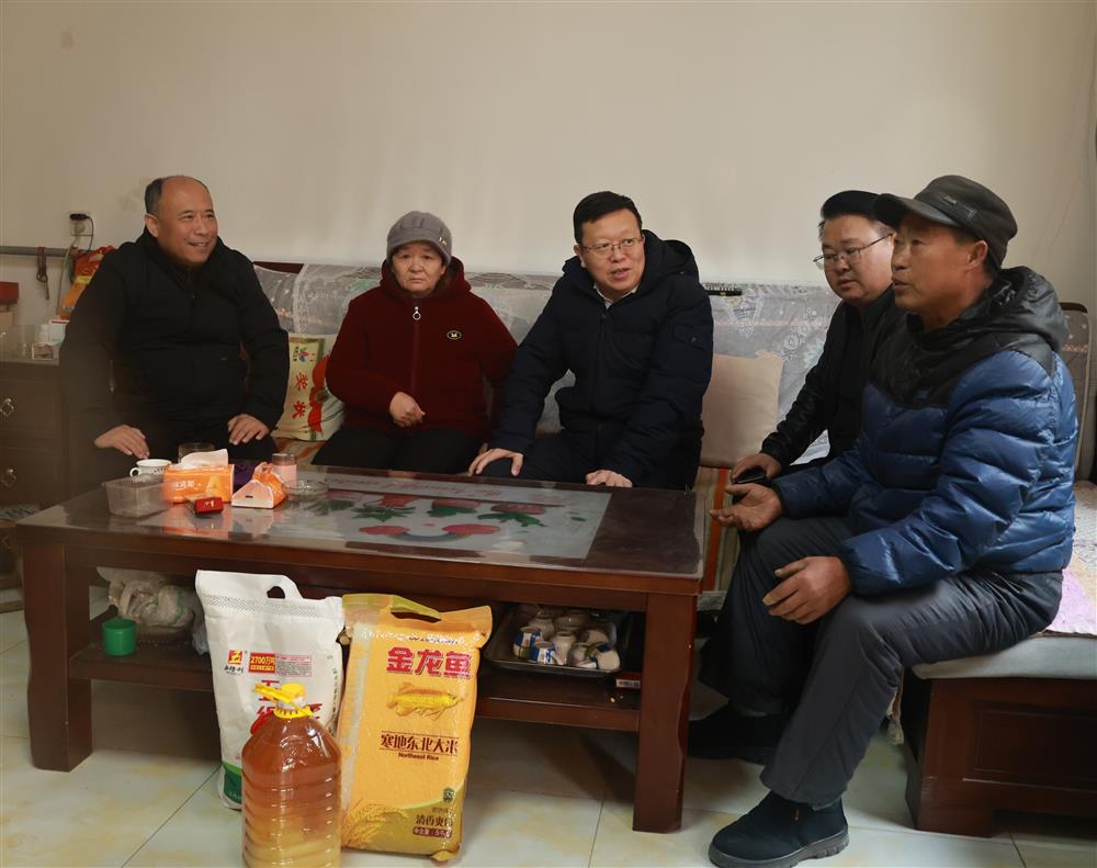 新春送暖和 帮扶显担任！ 济南产发团体访问慰劳“第一布告”帮扶村